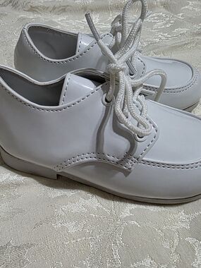 Tip Top Kids White Lace-Up Dress Shoes